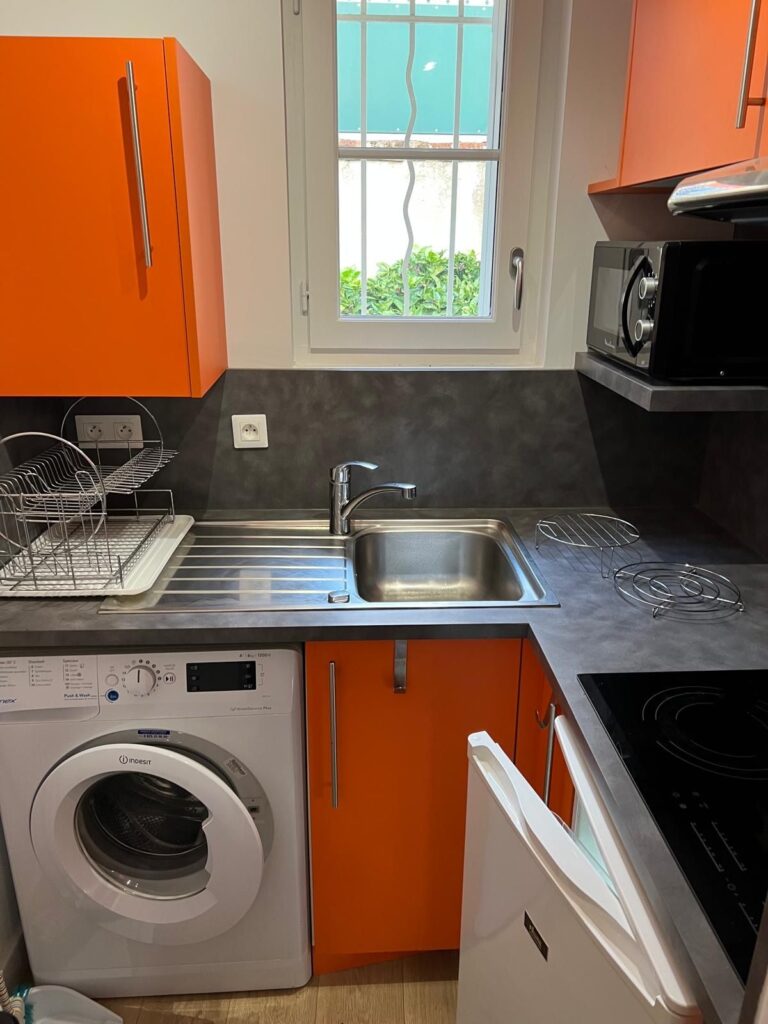 STUDIO MEUBLÉ – QUARTIER DES CARMES / RUE NEUVE