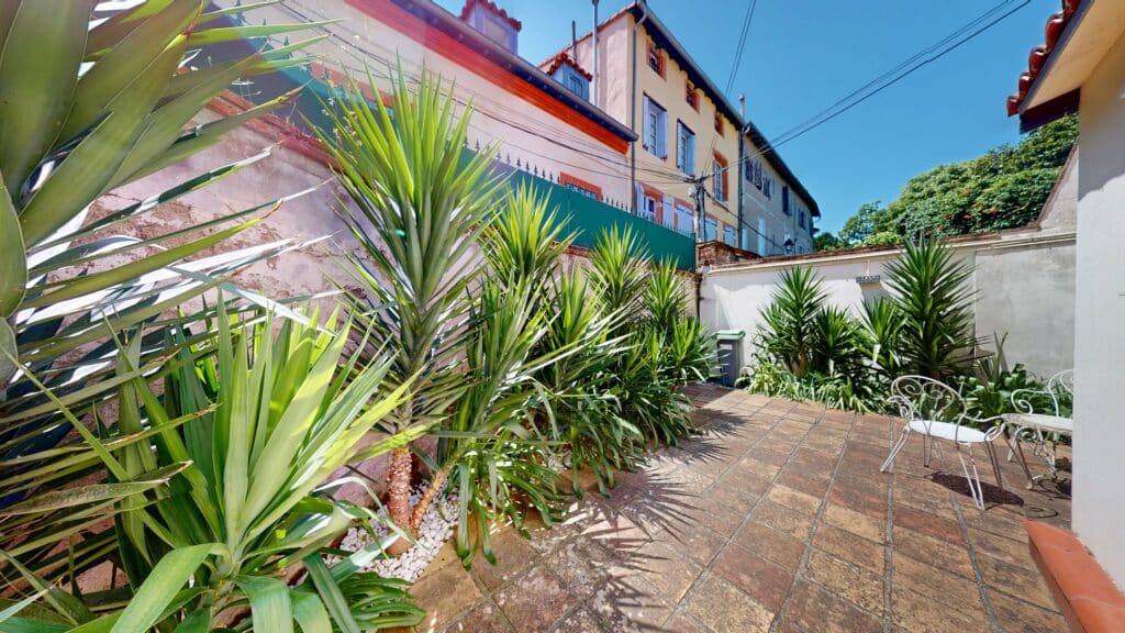 STUDIO MEUBLÉ – QUARTIER DES CARMES / RUE NEUVE