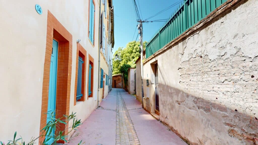 STUDIO MEUBLÉ – QUARTIER DES CARMES / RUE NEUVE