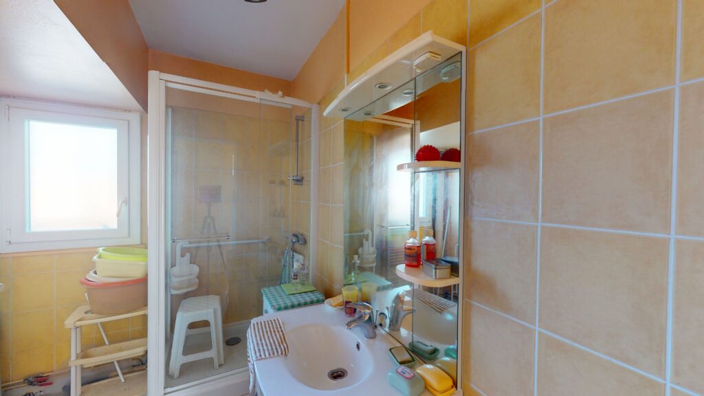 T3 DE 56M2 AVEC ASCENSEUR, BALCON ET CAVE- 19 RUE BAYARD
