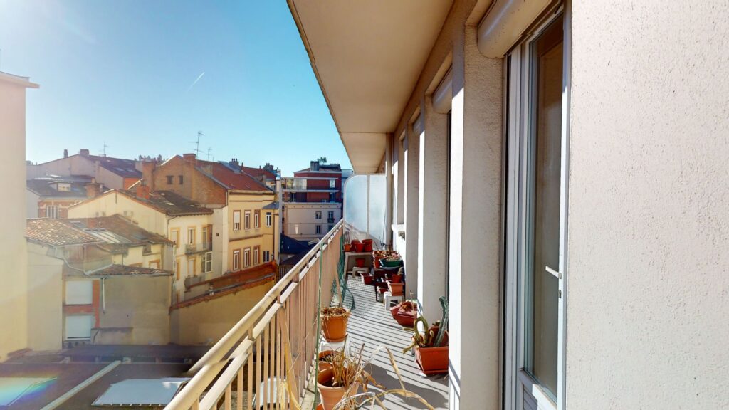 T3 DE 56M2 AVEC ASCENSEUR, BALCON ET CAVE- 19 RUE BAYARD