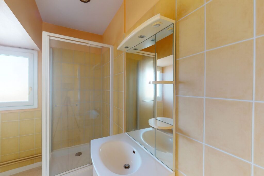 T3 DE 56M2 AVEC ASCENSEUR, BALCON ET CAVE- 19 RUE BAYARD
