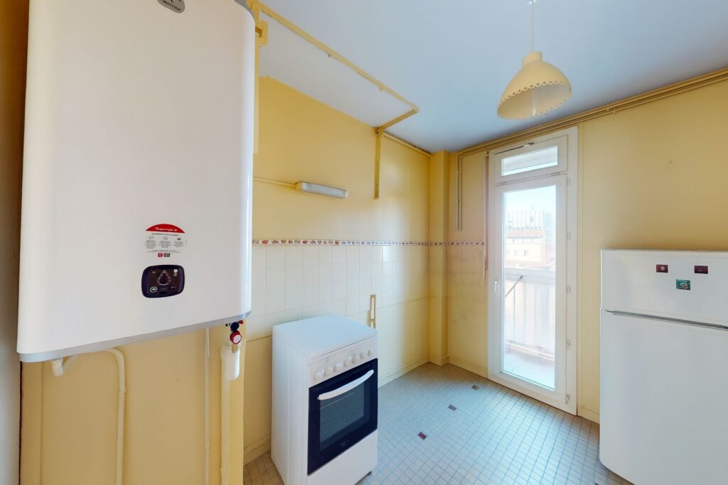T3 DE 56M2 AVEC ASCENSEUR, BALCON ET CAVE- 19 RUE BAYARD