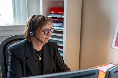 orpi amplitude agent immobilier avec micro casque