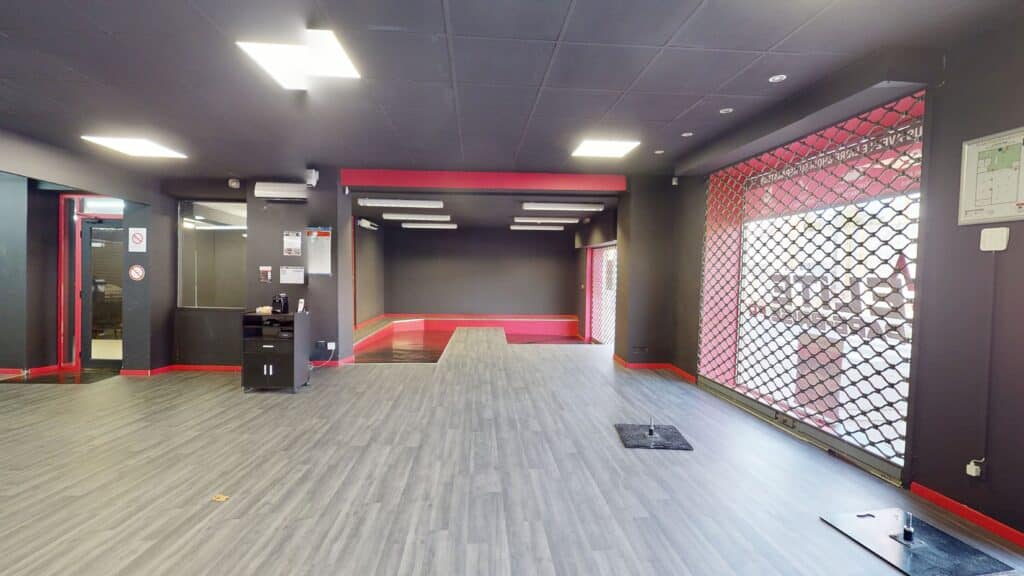 LOCAL d'ACTIVITE 715M2 METRO BARRIERE DE PARIS