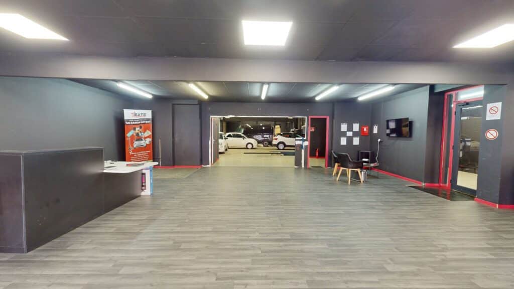 LOCAL d'ACTIVITE 715M2 METRO BARRIERE DE PARIS