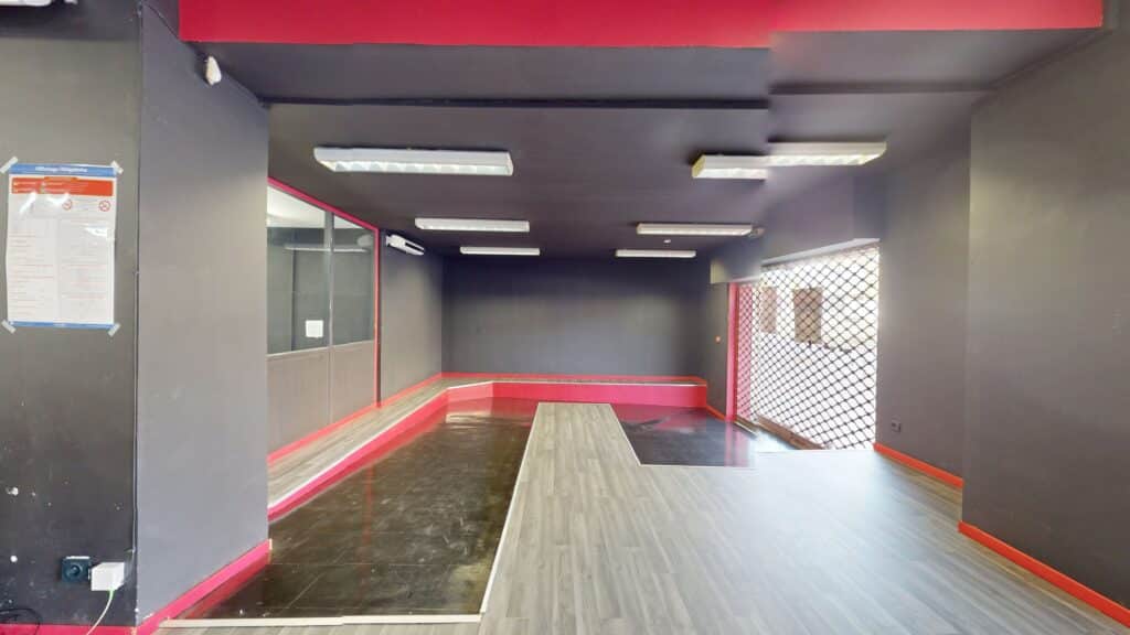 LOCAL d'ACTIVITE 715M2 METRO BARRIERE DE PARIS