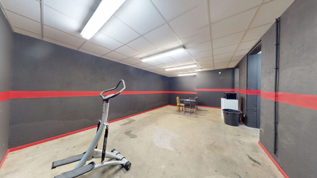 LOCAL d'ACTIVITE 715M2 METRO BARRIERE DE PARIS