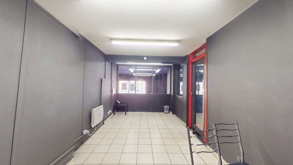 LOCAL d'ACTIVITE 715M2 METRO BARRIERE DE PARIS