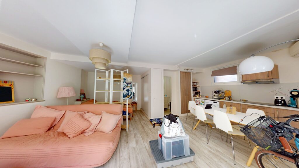 IMMEUBLE COMPOSÉ DE 5 STUDIOS EXCELLENT ETAT LOUÉ EN MEUBLÉ