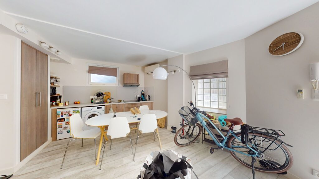 IMMEUBLE COMPOSÉ DE 5 STUDIOS EXCELLENT ETAT LOUÉ EN MEUBLÉ