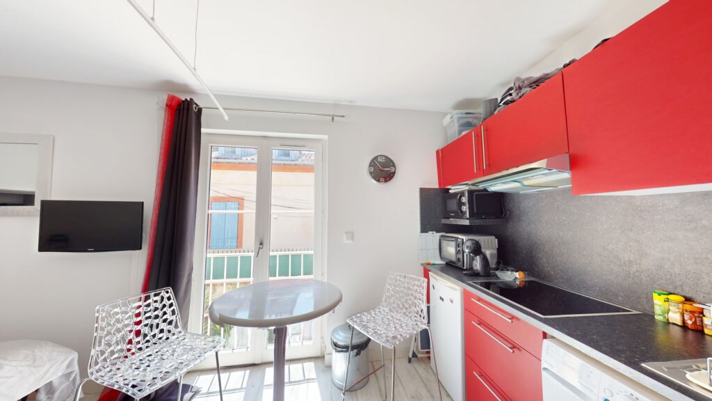 IMMEUBLE COMPOSÉ DE 5 STUDIOS EXCELLENT ETAT LOUÉ EN MEUBLÉ