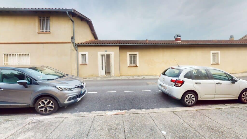 MUR A VENDRE - PLATEAU DE 342M2 AU CENTRE DE CASTELNAU D'ESTRETEFONDS A RENOVER