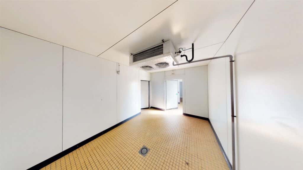 MUR A VENDRE - PLATEAU DE 342M2 AU CENTRE DE CASTELNAU D'ESTRETEFONDS A RENOVER