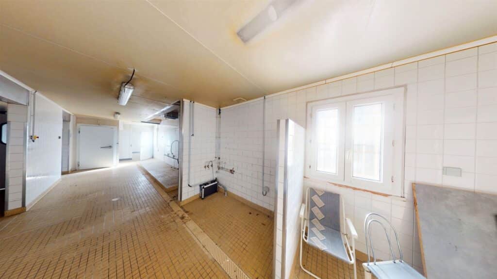 MUR A VENDRE - PLATEAU DE 342M2 AU CENTRE DE CASTELNAU D'ESTRETEFONDS A RENOVER