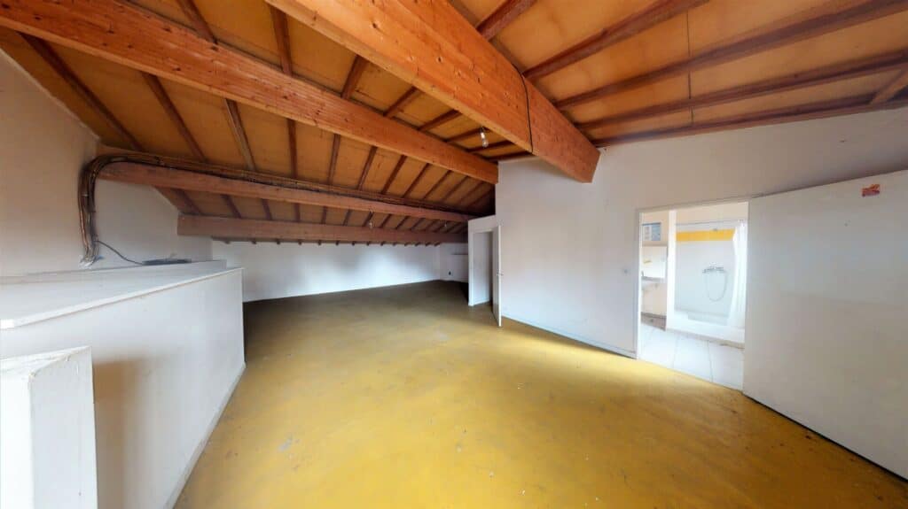 MUR A VENDRE - PLATEAU DE 342M2 AU CENTRE DE CASTELNAU D'ESTRETEFONDS A RENOVER