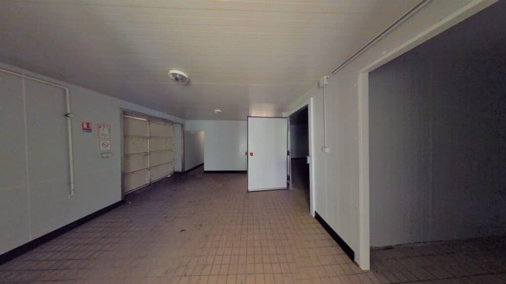 MUR A VENDRE - PLATEAU DE 342M2 AU CENTRE DE CASTELNAU D'ESTRETEFONDS A RENOVER