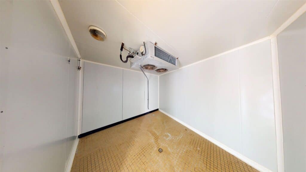 MUR A VENDRE - PLATEAU DE 342M2 AU CENTRE DE CASTELNAU D'ESTRETEFONDS A RENOVER