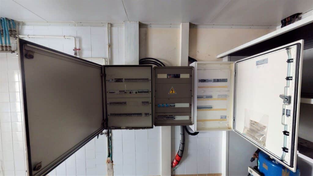 MUR A VENDRE - PLATEAU DE 342M2 AU CENTRE DE CASTELNAU D'ESTRETEFONDS A RENOVER