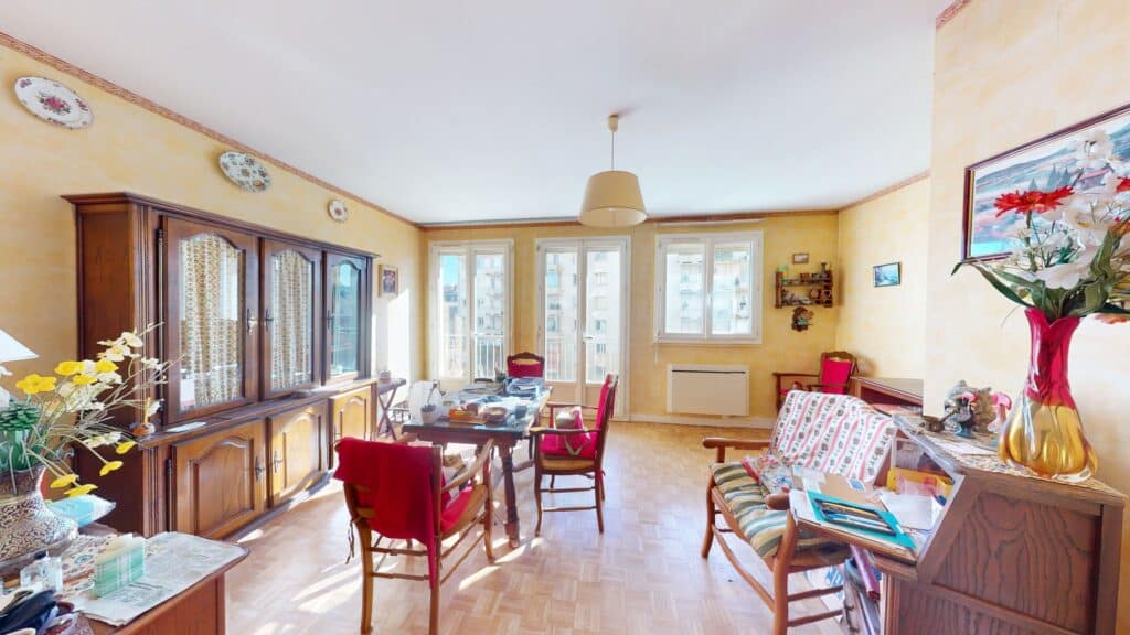 T3 DE 56M2 AVEC ASCENSEUR, BALCON ET CAVE- 19 RUE BAYARD