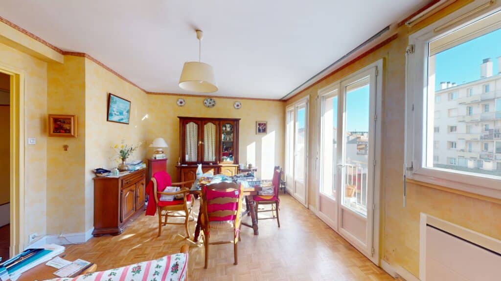 T3 DE 56M2 AVEC ASCENSEUR, BALCON ET CAVE- 19 RUE BAYARD