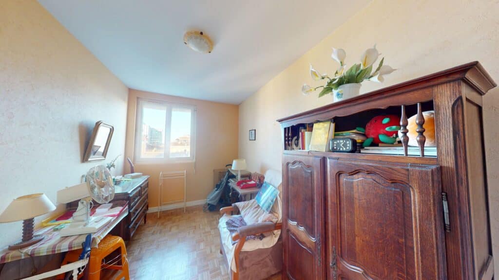 T3 DE 56M2 AVEC ASCENSEUR, BALCON ET CAVE- 19 RUE BAYARD