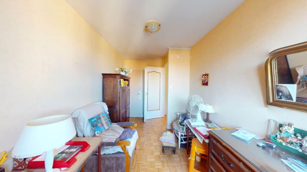 T3 DE 56M2 AVEC ASCENSEUR, BALCON ET CAVE- 19 RUE BAYARD