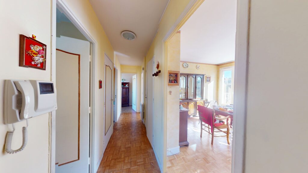 T3 DE 56M2 AVEC ASCENSEUR, BALCON ET CAVE- 19 RUE BAYARD