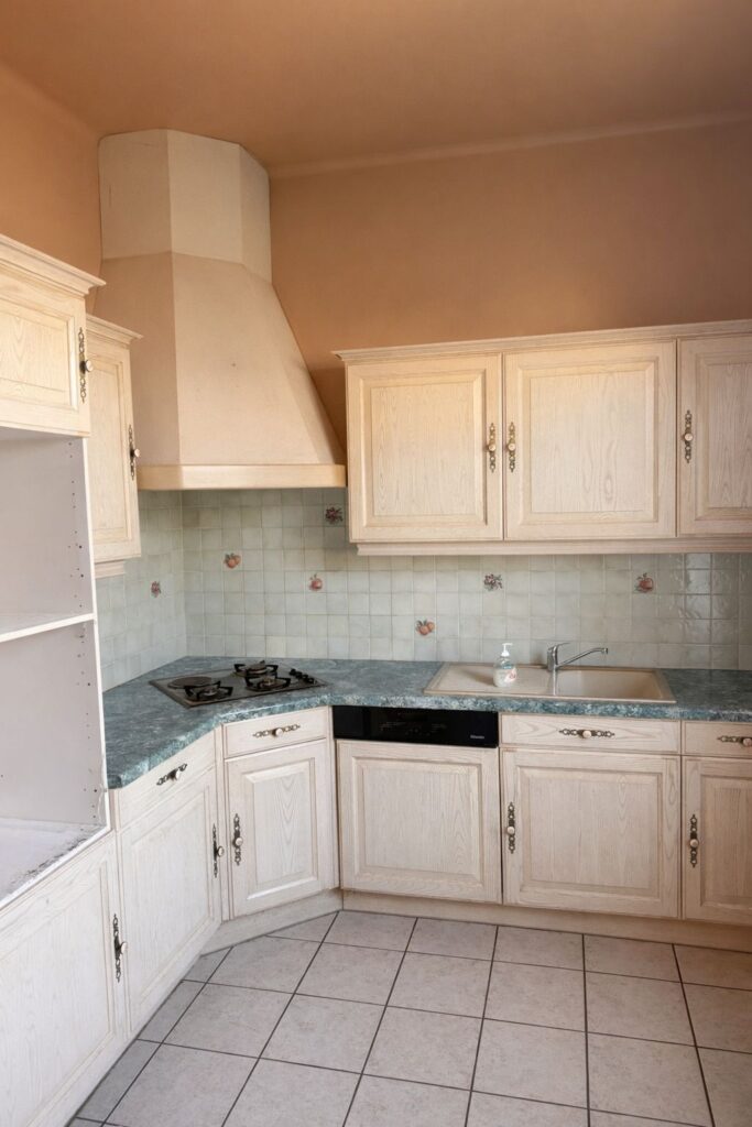 MAISON 4 PIECES - 3 CHAMBRES - JARDIN - DEPENDANCE - GARAGE A RENOVER