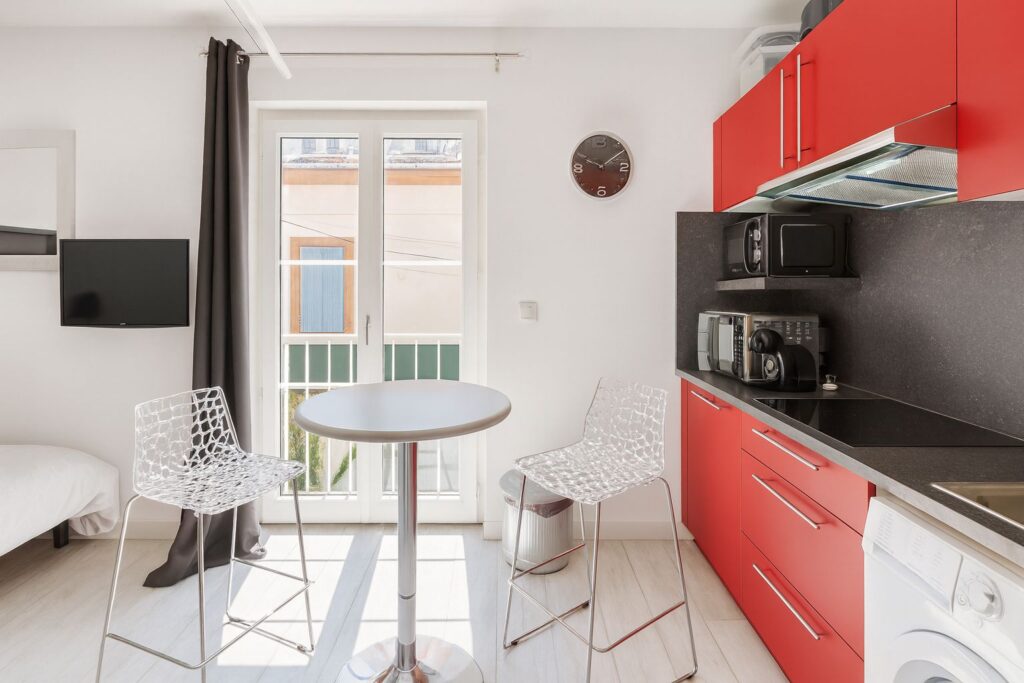 STUDIO MEUBLÉ – QUARTIER DES CARMES / RUE NEUVE