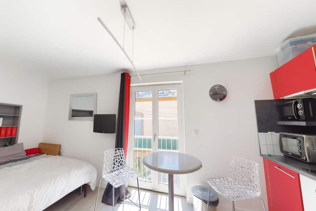 STUDIO MEUBLÉ – QUARTIER DES CARMES / RUE NEUVE