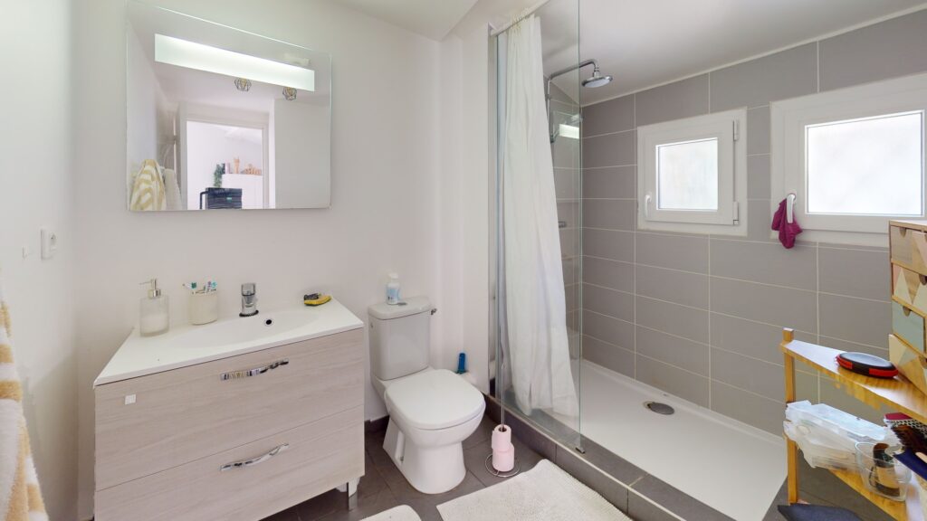 IMMEUBLE COMPOSÉ DE 5 STUDIOS EXCELLENT ETAT LOUÉ EN MEUBLÉ