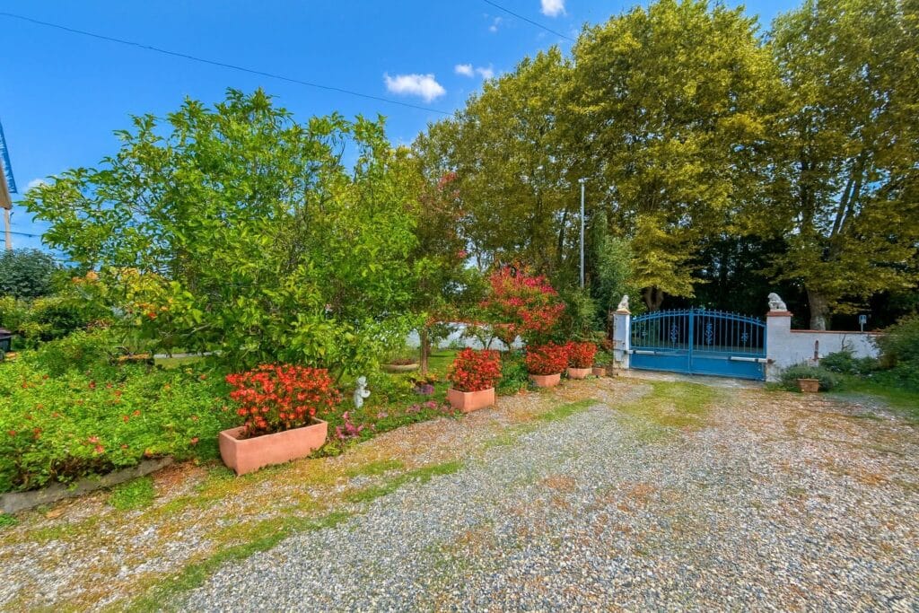 Appartement T6 À Vendre abri voiture et jardin privatif