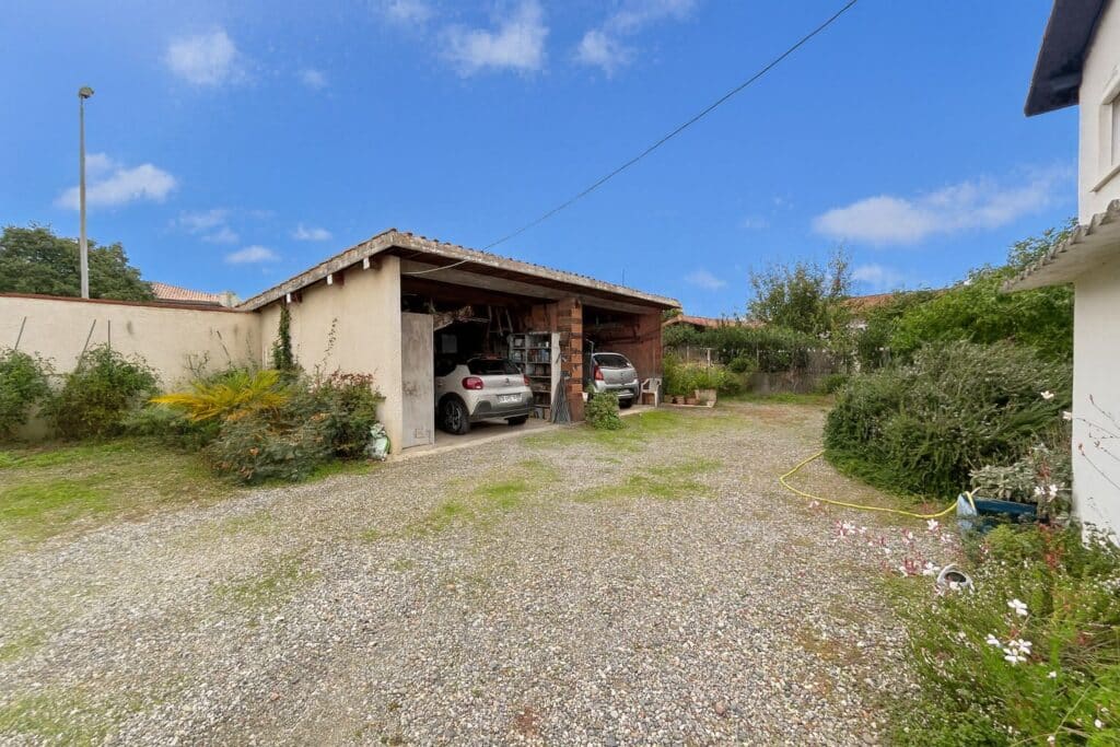 Appartement T6 À Vendre abri voiture et jardin privatif