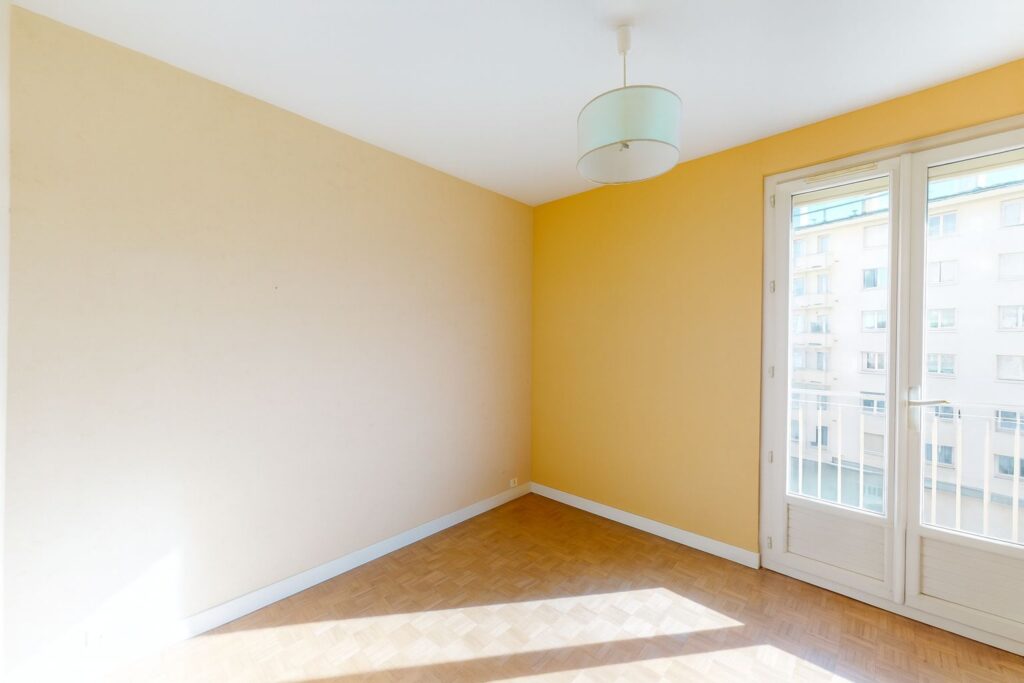 T3 DE 56M2 AVEC ASCENSEUR, BALCON ET CAVE- 19 RUE BAYARD