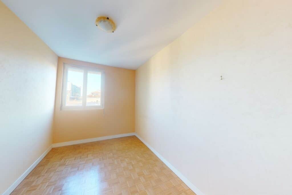 T3 DE 56M2 AVEC ASCENSEUR, BALCON ET CAVE- 19 RUE BAYARD