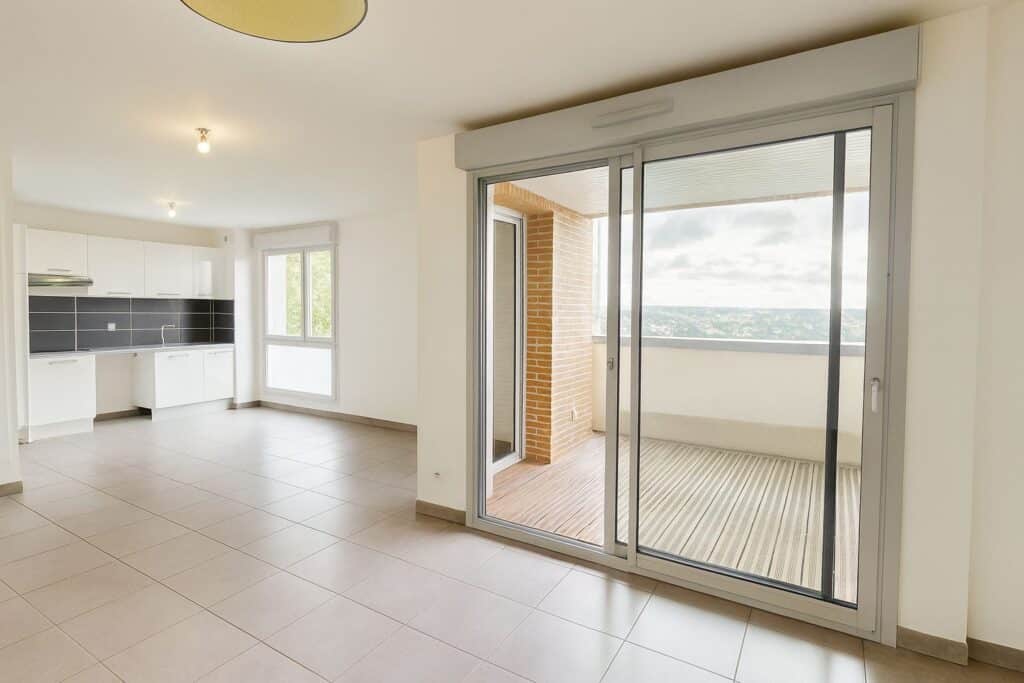 Appartement T3 lumineux avec terrasse et vue dégagée – Résidence 2017