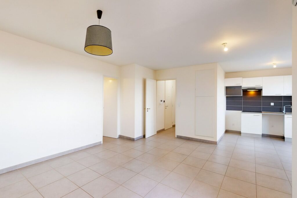 Appartement T3 lumineux avec terrasse et vue dégagée – Résidence 2017