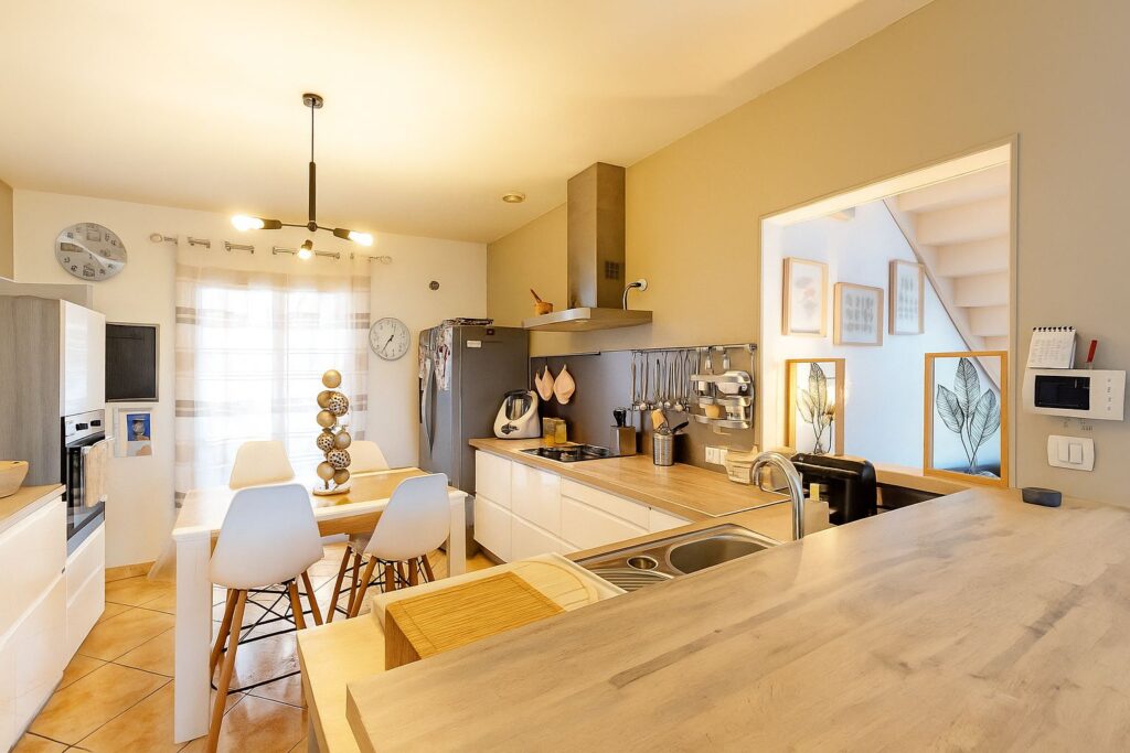 SUD CROIX DE PIERRE LYCEE GALLIENI Maison T6 avec garage jardin et piscine