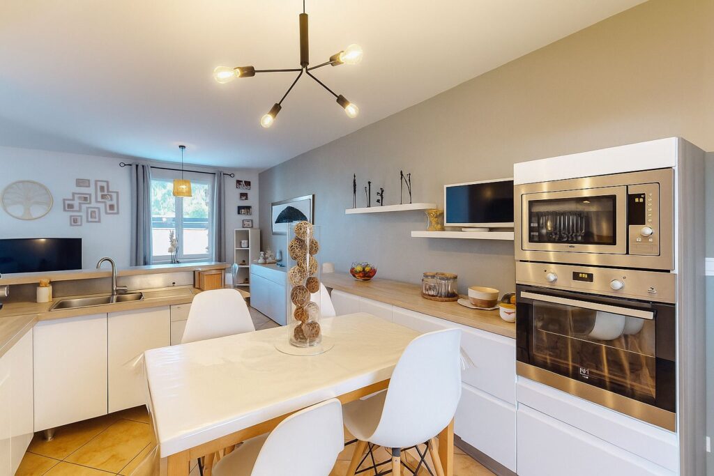 SUD CROIX DE PIERRE LYCEE GALLIENI Maison T6 avec garage jardin et piscine