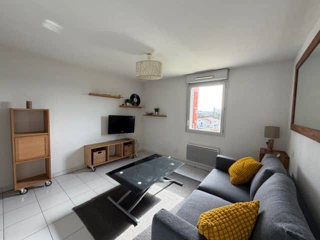 Studio Meublé au dernier étage avec parking en sous-sol