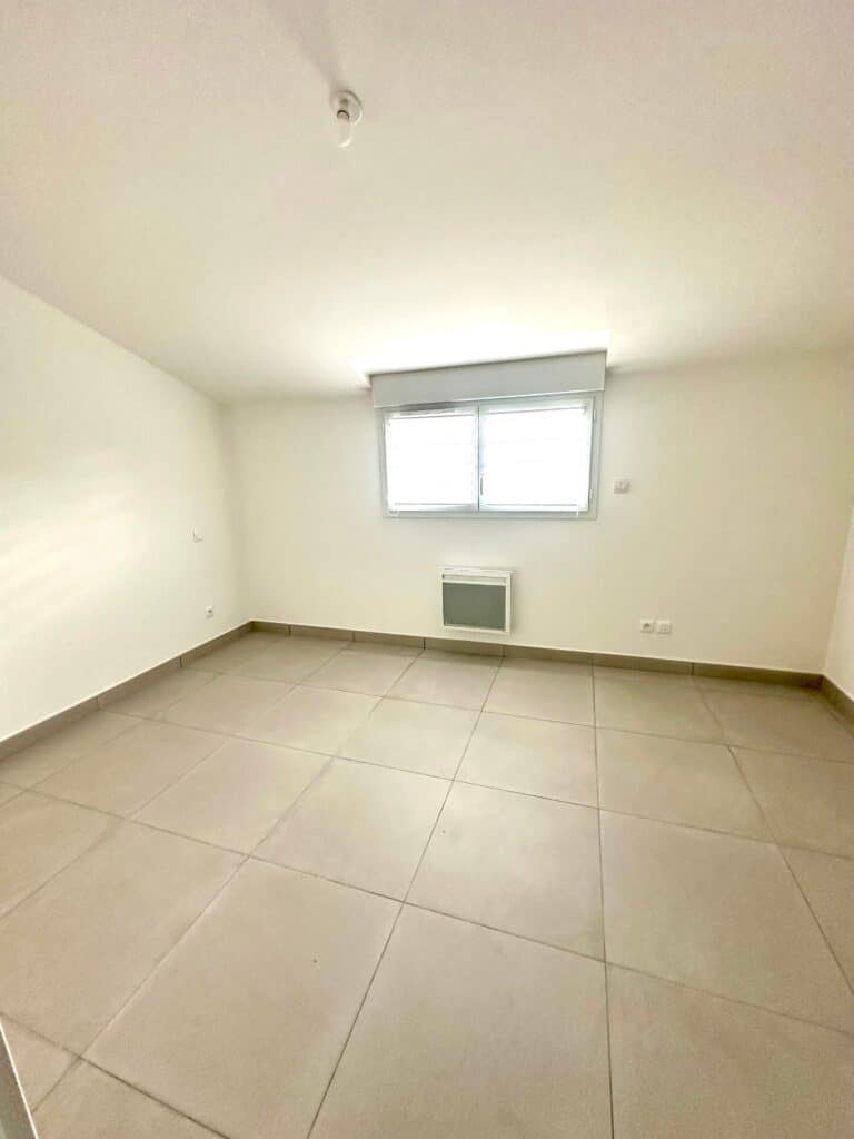 Maison À Vendre ROSERAIE  récente avec place de parking au calme