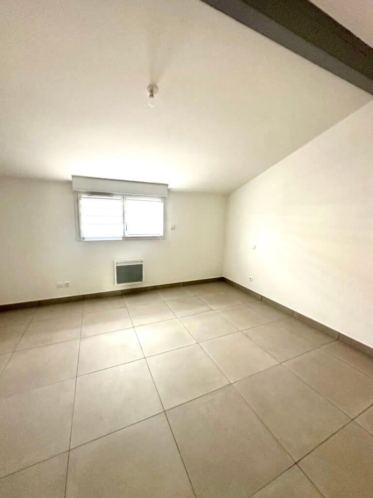 Maison À Vendre ROSERAIE  récente avec place de parking au calme