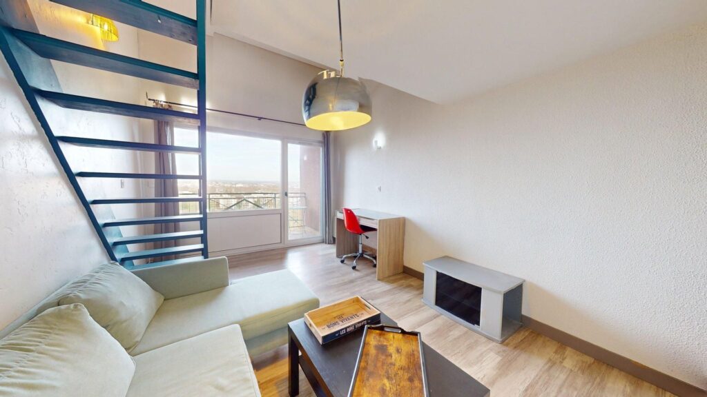 T2 DUPLEX – DERNIER ÉTAGE – CALME ABSOLU – VUE DÉGAGÉE – PARKING