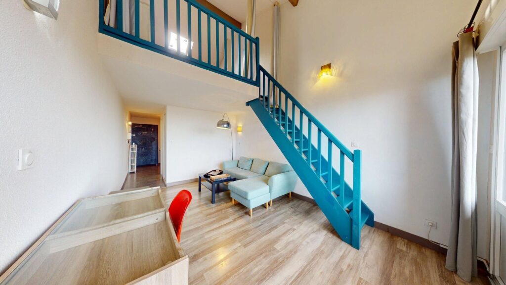 T2 DUPLEX – DERNIER ÉTAGE – CALME ABSOLU – VUE DÉGAGÉE – PARKING