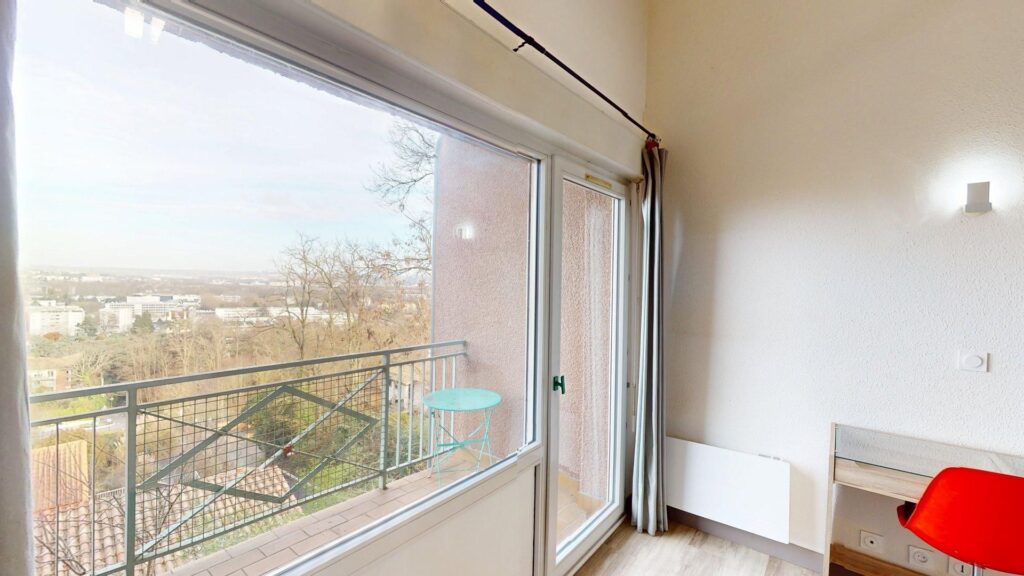 T2 DUPLEX – DERNIER ÉTAGE – CALME ABSOLU – VUE DÉGAGÉE – PARKING