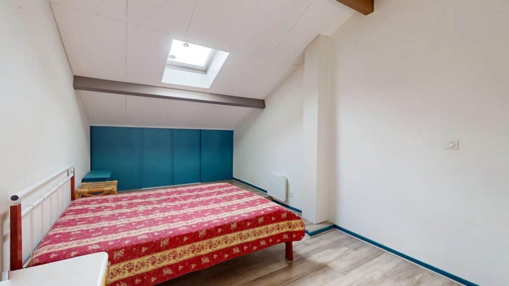 T2 DUPLEX – DERNIER ÉTAGE – CALME ABSOLU – VUE DÉGAGÉE – PARKING