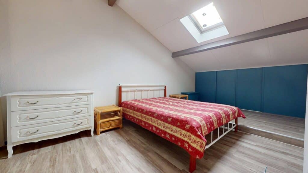 T2 DUPLEX – DERNIER ÉTAGE – CALME ABSOLU – VUE DÉGAGÉE – PARKING