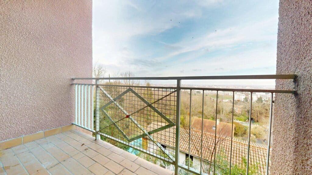 T2 DUPLEX – DERNIER ÉTAGE – CALME ABSOLU – VUE DÉGAGÉE – PARKING