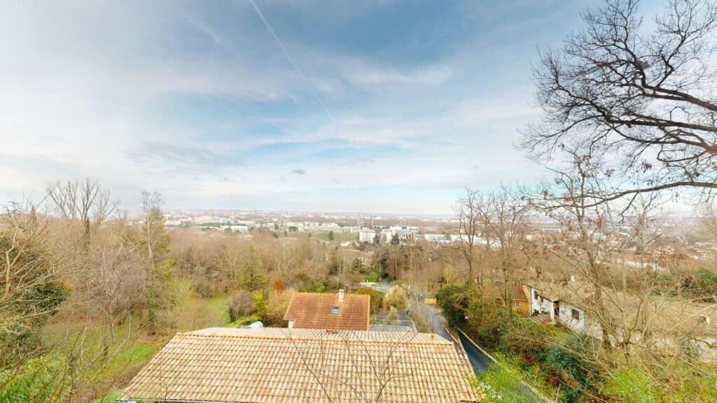 T2 DUPLEX – DERNIER ÉTAGE – CALME ABSOLU – VUE DÉGAGÉE – PARKING